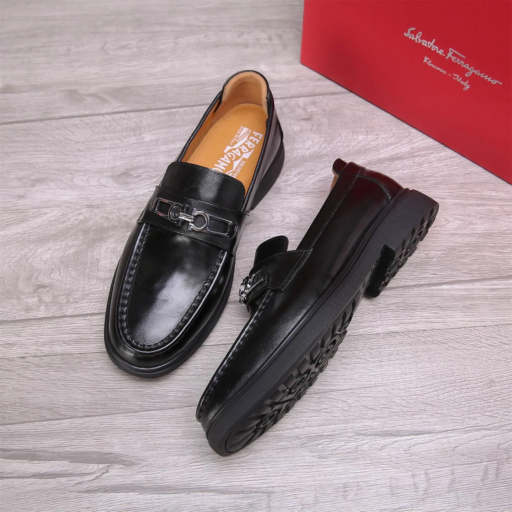 Men's shoes 💰460 🕷🕷🐂【Ferragamo】Ferragamo Popular fashionable casual shoes🇨🇳Official website counter 1:1 production, original mold opening💯Good quality visible, imported high-end first-layer waxed calfskin, water-dyed🐂leather lining🌿very clear texture, high-quality waterproof, non-slip and wear-resistant outsole🎋high quality and low price, truly handmade🍓Black optional! Code number 38-44 (45-46 customized)......